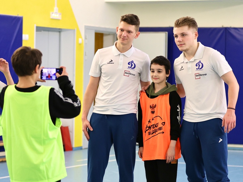 Александр Коренблюм и Дмитрий Шилов посетили школу №110 в рамках проекта «Футбол в школе»!